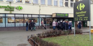 Carrefour otworzył w Warszawie 4 sklepy franczyzowe jednego dnia