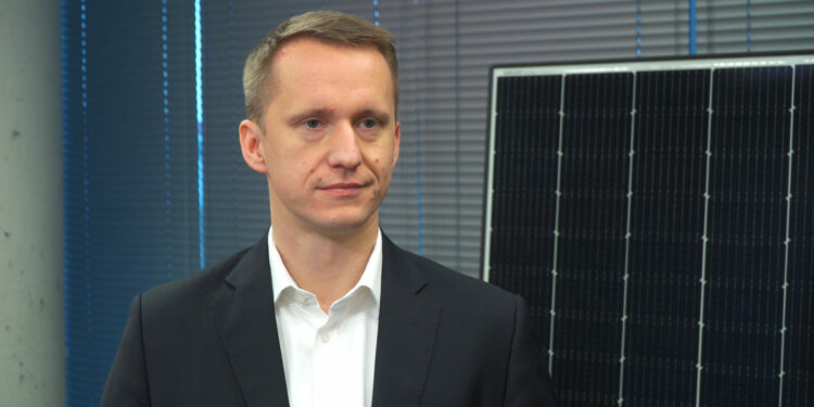 Połączenie fotowoltaiki z pompą ciepła pozwala uniknąć opłat za prąd i ogrzewanie. Nawet połowę takiej inwestycji można sfinansować z rządowych dotacji