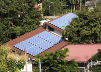 Panele fotowoltaiczne potencjalną furtką dla cyberprzestępców. Brak odpowiednich działań może doprowadzić do poważnych zakłóceń w dostawach energii