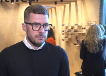 Polacy promują modę na biżuterię z drewna. Konsumenci przy zakupach coraz częściej kierują się ekologią