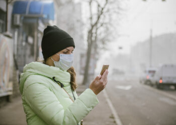 Polskie miasto najbardziej zanieczyszczonym w Europie. Walka ze smogiem prowadzona jest za pomocą nowoczesnej technologii oraz edukacji