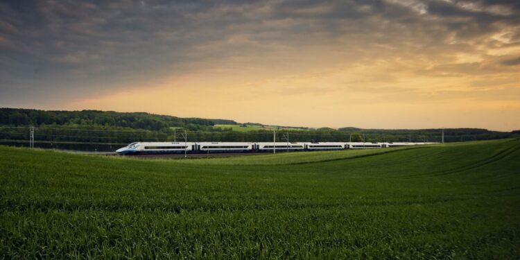 PKP Intercity informuje pasażerów o śladzie węglowym