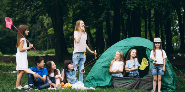 5 pomysłów na zabawy z dziećmi na łonie przyrody