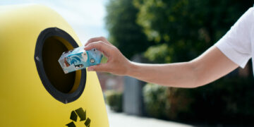 Tetra Pak i Stora Enso łączą siły, by potroić możliwość recyklingu kartonów po płynnej żywności w Polsce