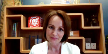 Banki wycofują się z finansowania  projektów. ING przeznaczy 5,3 mld zł na OZE i osiągnie neutralność klimatyczną do 2030 roku