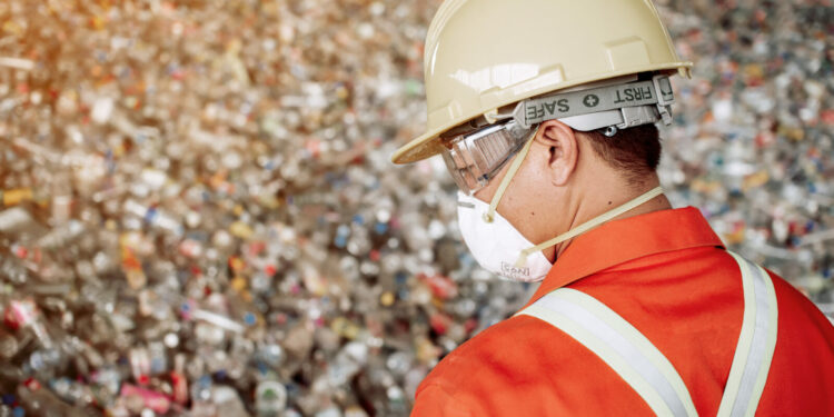UE szuka sposobów na zwiększenie recyklingu tworzyw sztucznych. Jedną z najbardziej obiecujących technologii jest recykling chemiczny