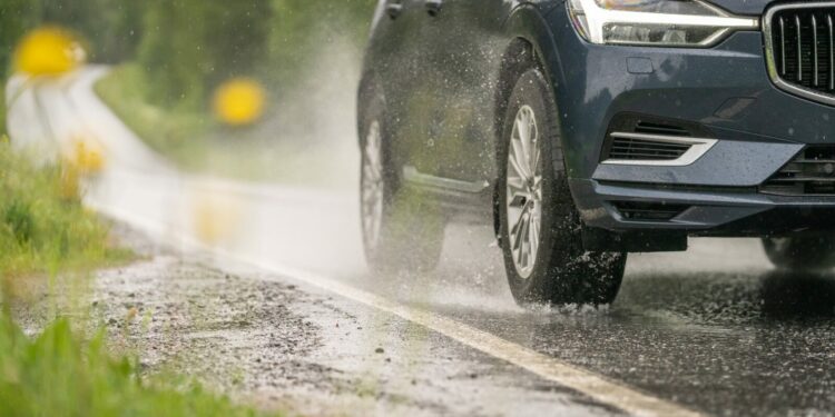 Bardziej ekologiczna jazda dzięki odpowiednim oponom czyli jak zaoszczędzić do pół litra paliwa na 100 km