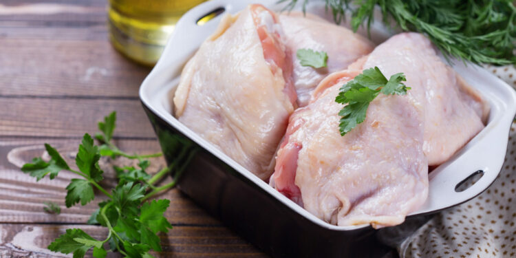 Kurczak z wolnego wybiegu – dlaczego warto wybierać EKO żywność?