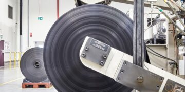 Przyszłość w odcieniach szarości – o produkcji worków z recyklingu